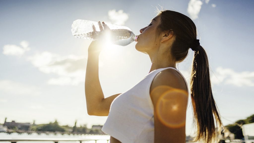 نوشیدن آب و درمان سنگ کلیه